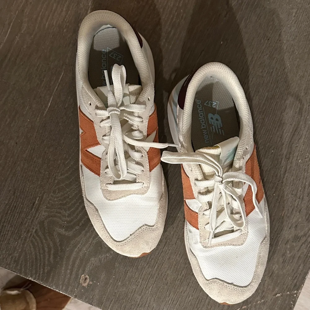 New Balance women's sneaker Cream and Orange Sneakers ws237 9 - Picture 3 of 6